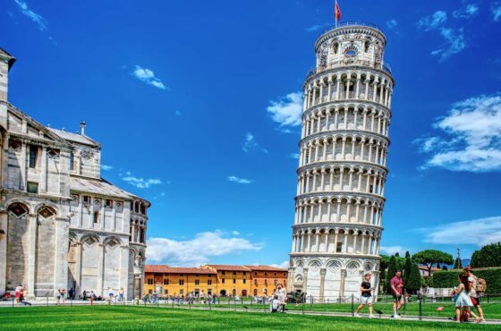 Leaning tower of Pisa on a sunny day